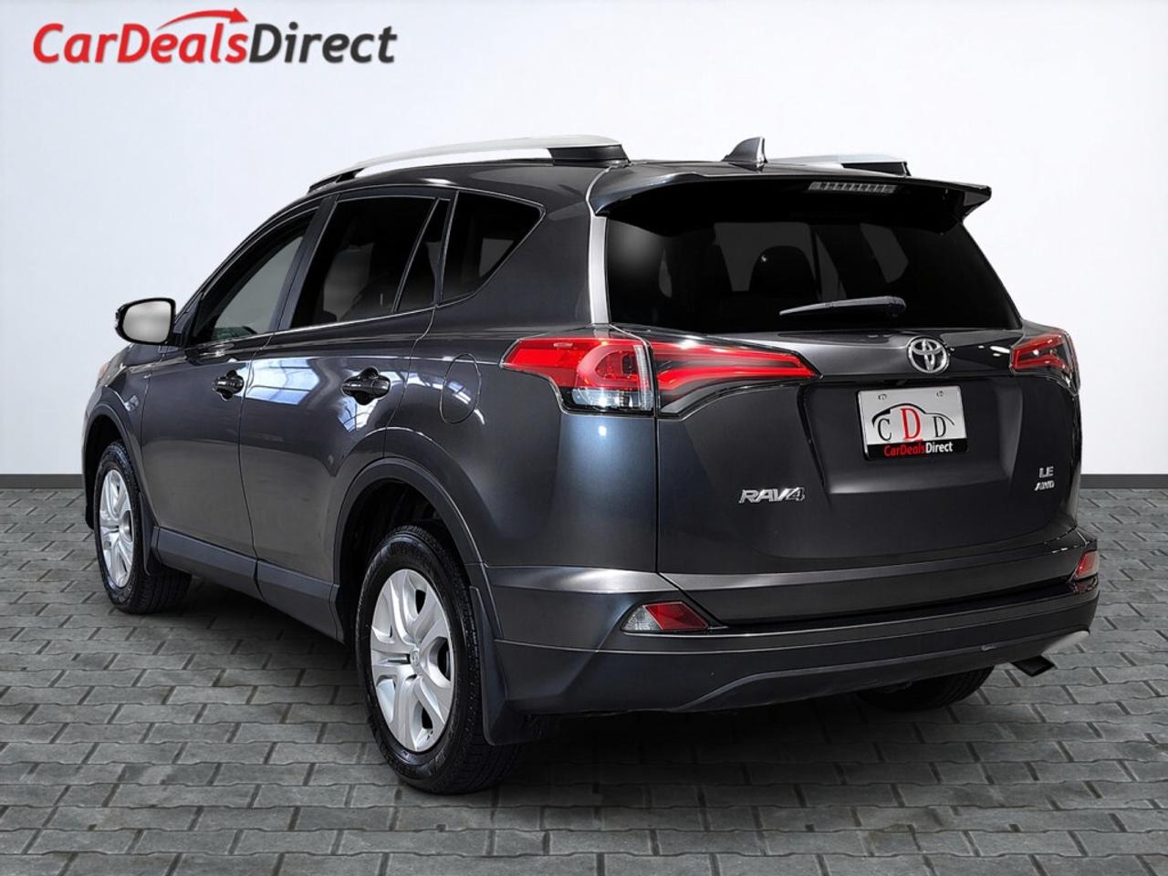 2017 Toyota RAV4 LE AWD/Back Up Cam/ Bloetooth/Heated Seats./ Photo