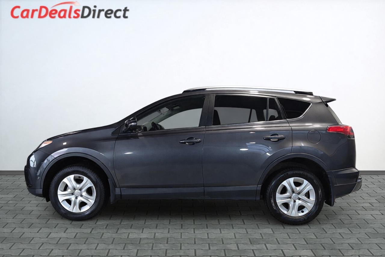 2017 Toyota RAV4 LE AWD/Back Up Cam/ Bloetooth/Heated Seats./ Photo2