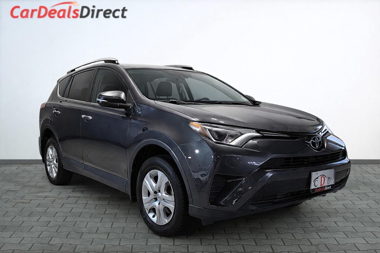 2017 Toyota RAV4 LE AWD/Back Up Cam/ Bloetooth/Heated Seats./ Photo