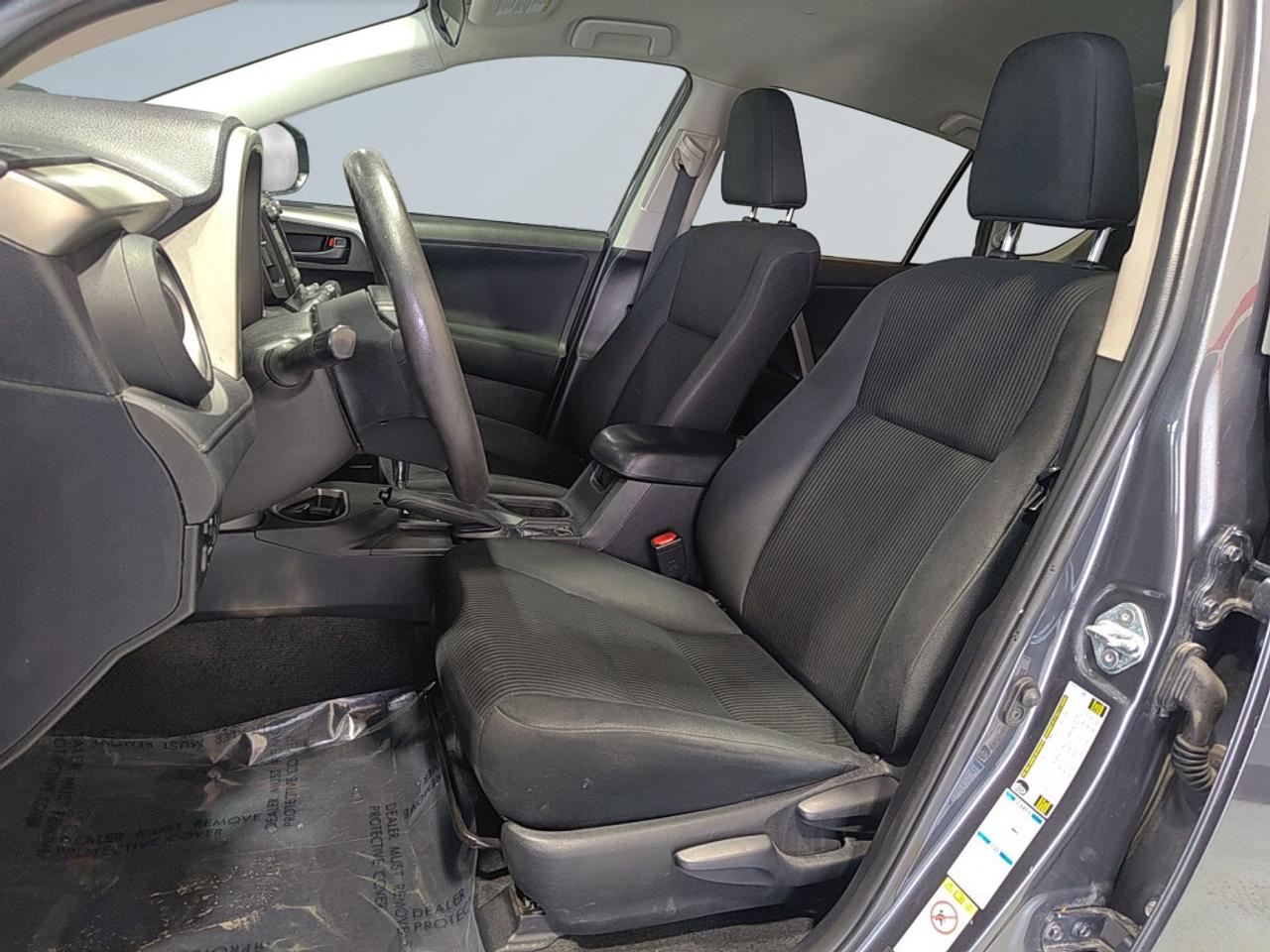 2017 Toyota RAV4 LE AWD/Back Up Cam/ Bloetooth/Heated Seats./ Photo