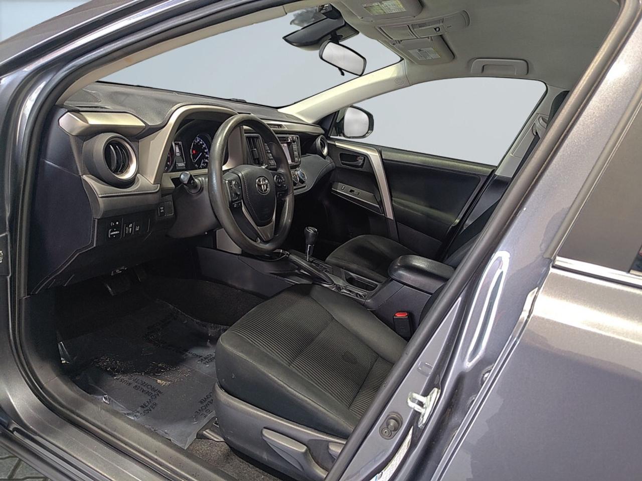 2017 Toyota RAV4 LE AWD/Back Up Cam/ Bloetooth/Heated Seats./ Photo