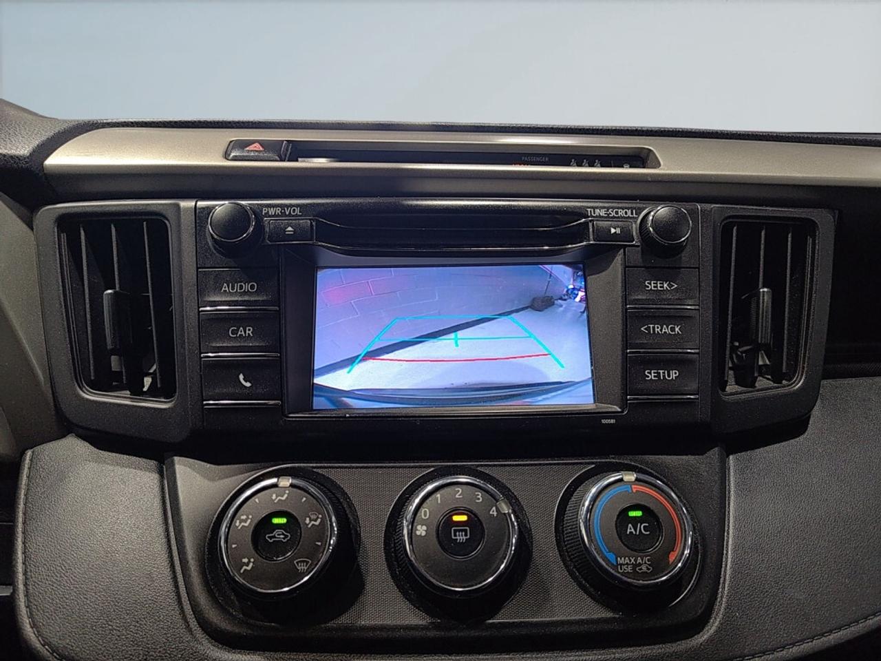 2017 Toyota RAV4 LE AWD/Back Up Cam/ Bloetooth/Heated Seats./ Photo