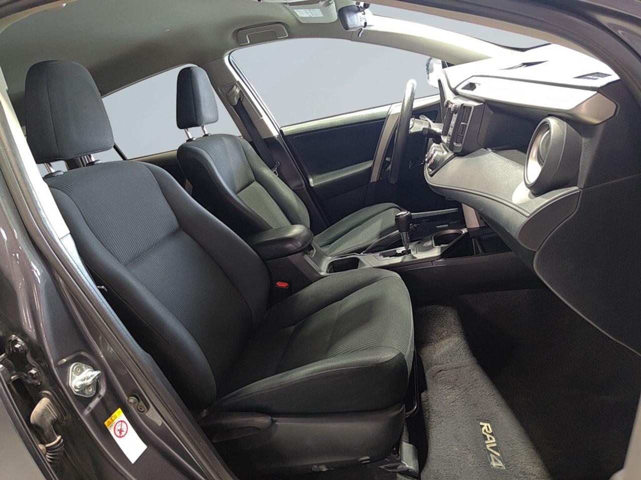 2017 Toyota RAV4 LE AWD/Back Up Cam/ Bloetooth/Heated Seats./ Photo