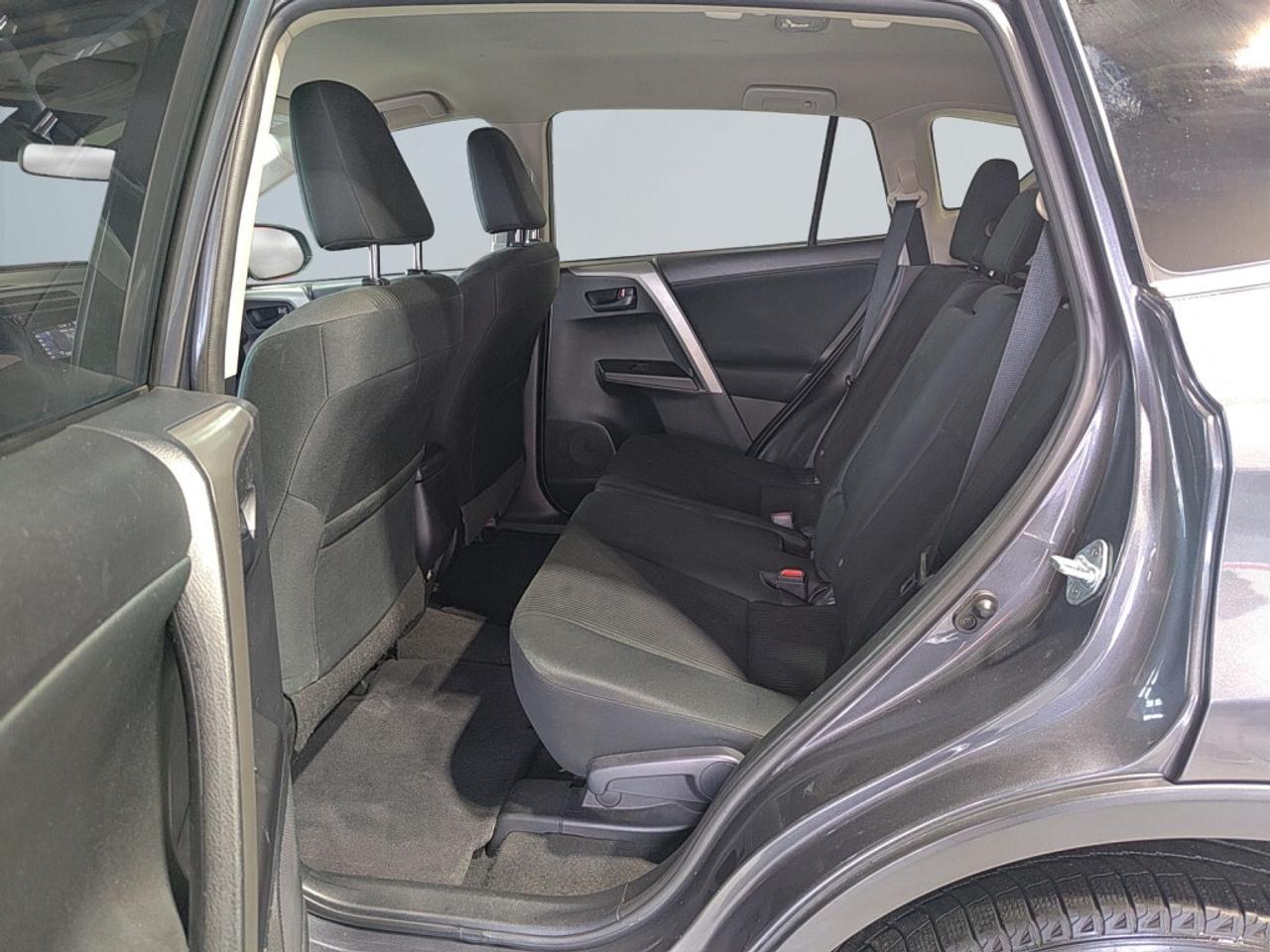 2017 Toyota RAV4 LE AWD/Back Up Cam/ Bloetooth/Heated Seats./ Photo
