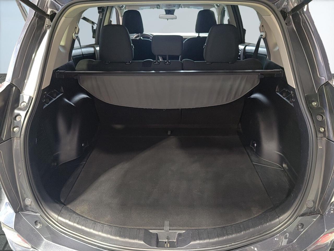 2017 Toyota RAV4 LE AWD/Back Up Cam/ Bloetooth/Heated Seats./ Photo