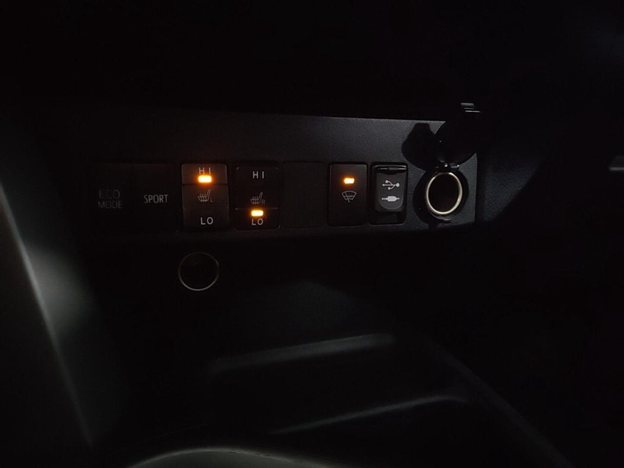 2017 Toyota RAV4 LE AWD/Back Up Cam/ Bloetooth/Heated Seats./ Photo