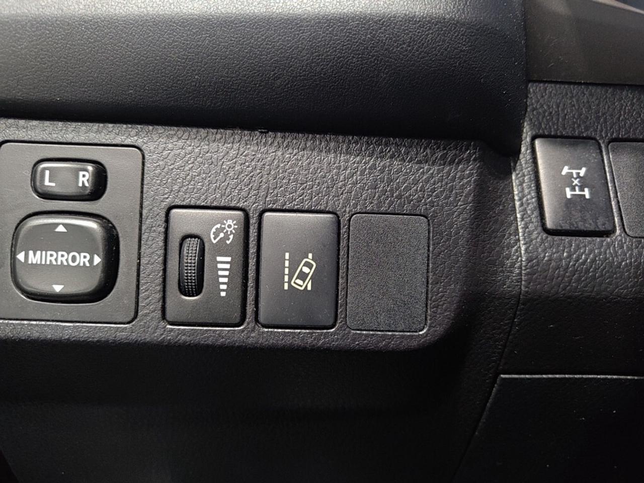 2017 Toyota RAV4 LE AWD/Back Up Cam/ Bloetooth/Heated Seats./ Photo