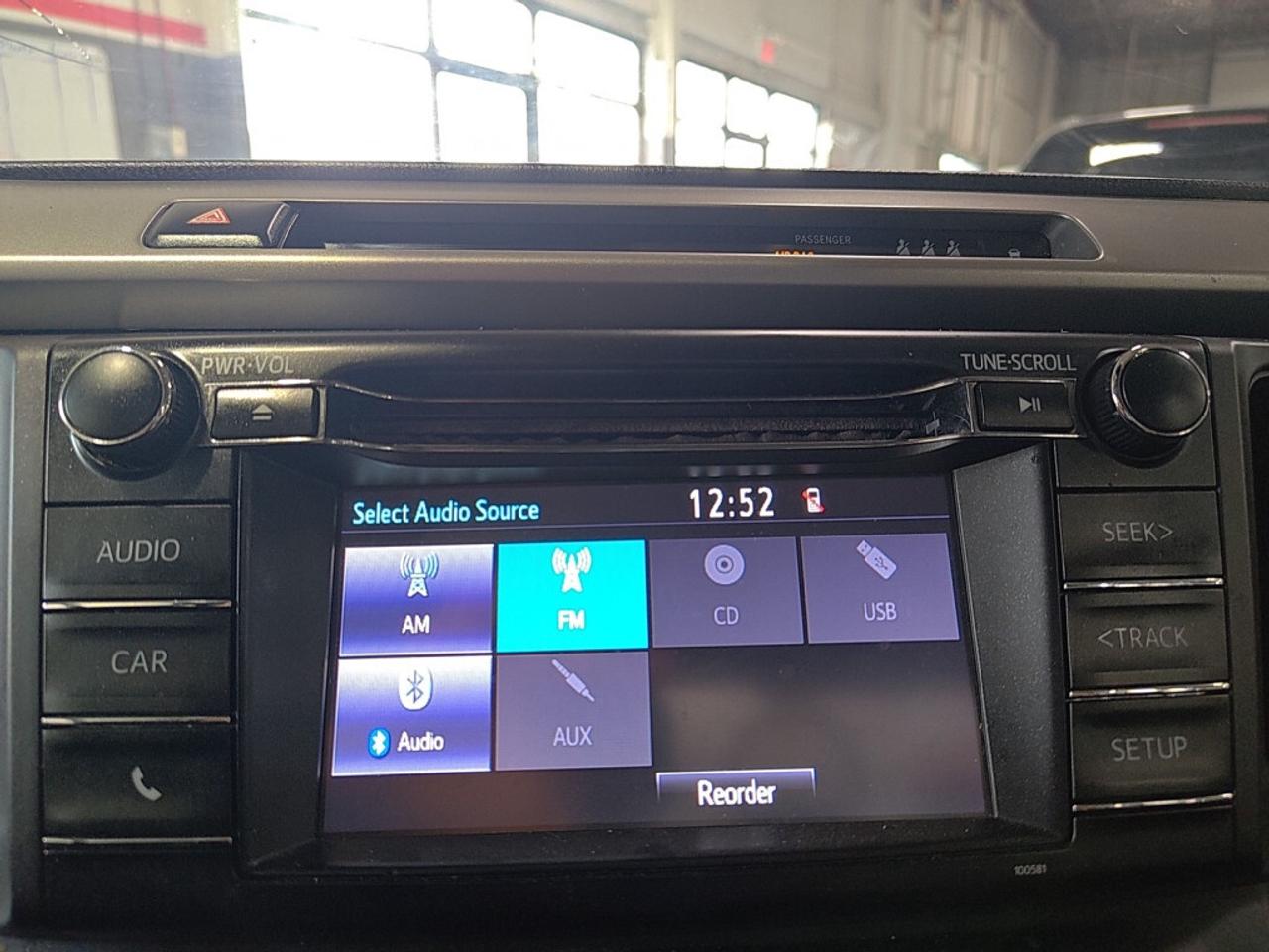 2017 Toyota RAV4 LE AWD/Back Up Cam/ Bloetooth/Heated Seats./ Photo