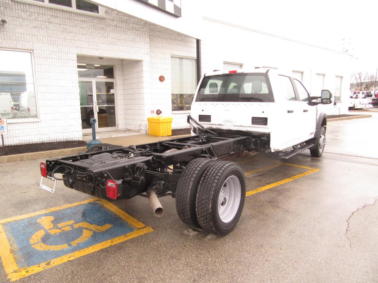 2023 Ford F-550 4X4 DIESEL CREW CAB CAB & CHASSIS Photo