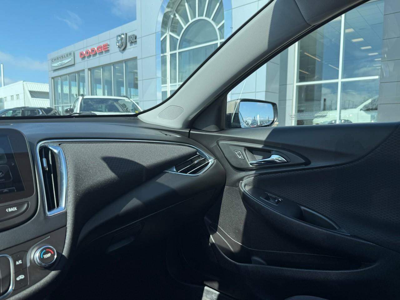 2017 Chevrolet Malibu  Photo