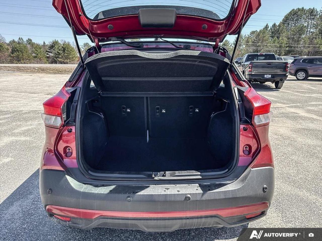 2020 Nissan Kicks SR EXCELLENT FUEL ECONOMY. 360 AROUND VIEW MONITOR Photo