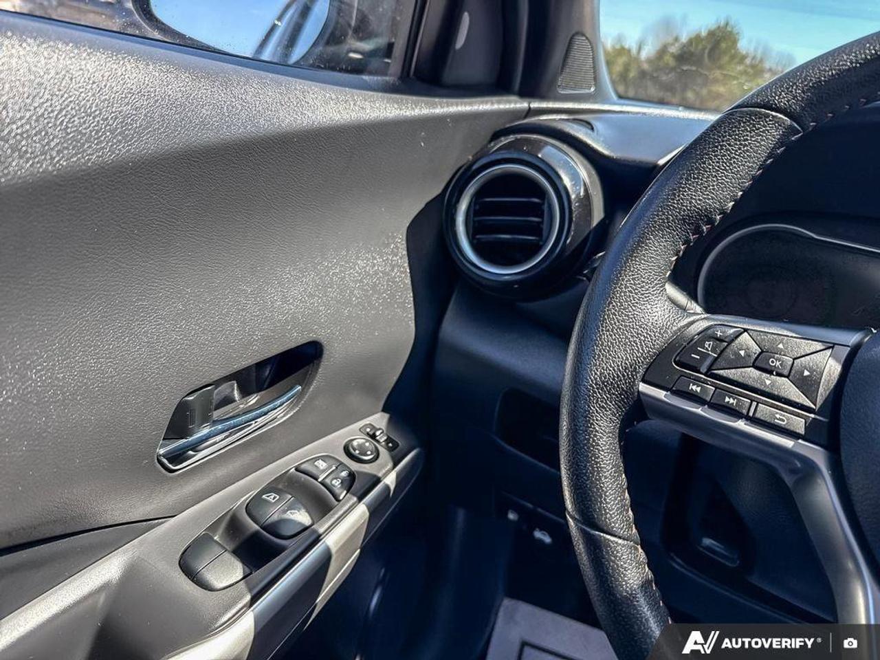 2020 Nissan Kicks SR EXCELLENT FUEL ECONOMY. 360 AROUND VIEW MONITOR Photo