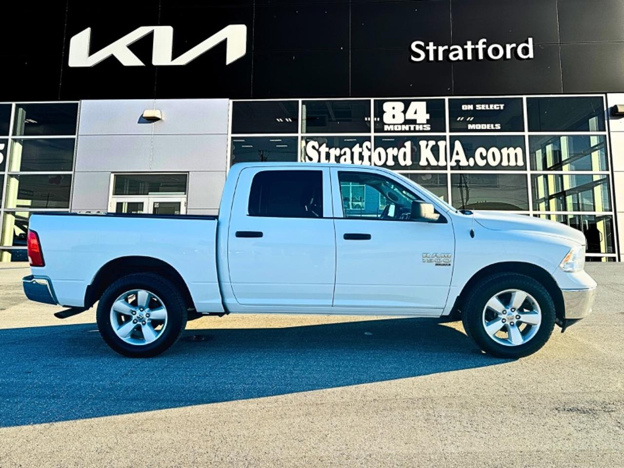 2022 RAM 1500 Classic SLT Photo4