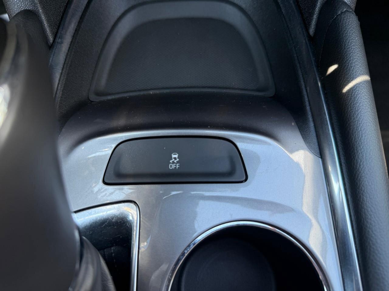 2017 Chevrolet Malibu 4dr Sdn LT w-1LT Photo