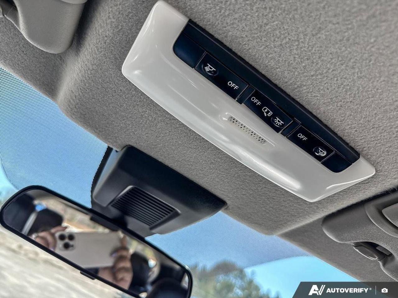 2020 Nissan Kicks SR EXCELLENT FUEL ECONOMY. 360 AROUND VIEW MONITOR Photo