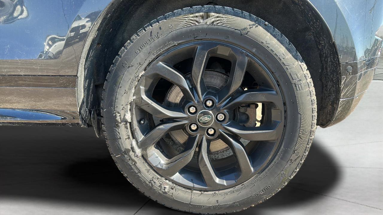 2020 Land Rover Range Rover Evoque P300 R-Dynamic HSE Photo