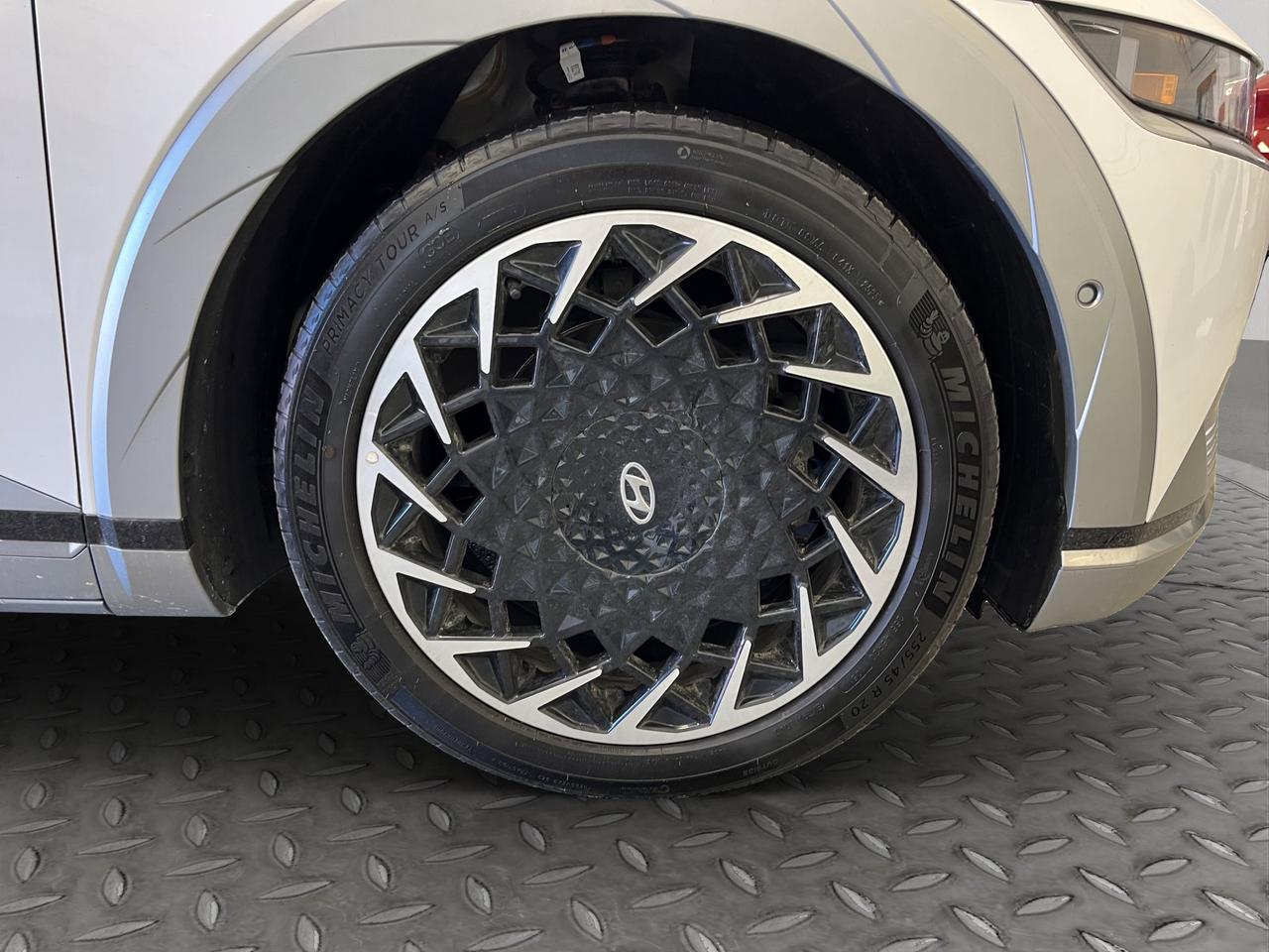2024 Hyundai IONIQ 5 Preferred | Reverse Cam | Heated Seats Photo