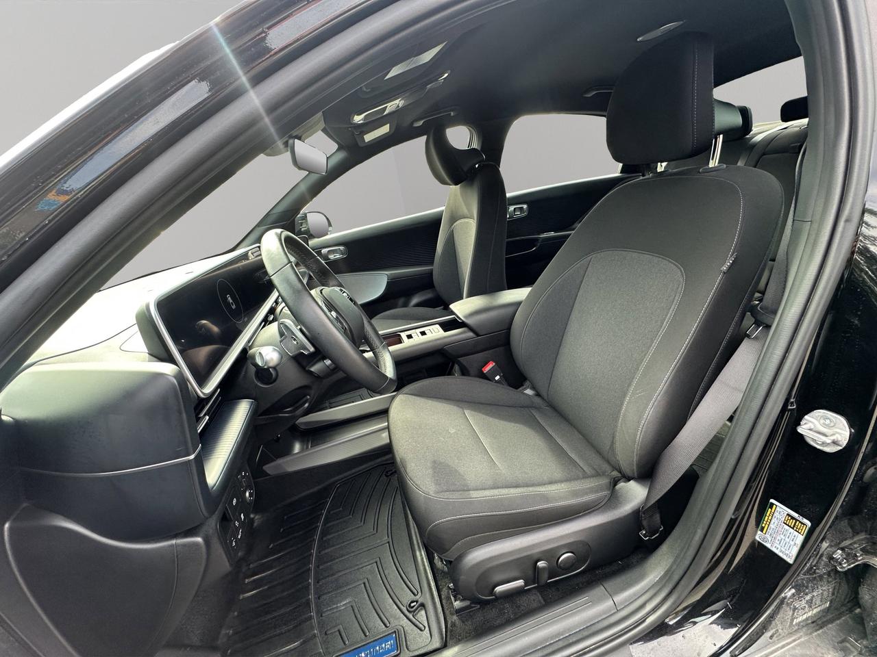 2025 Hyundai IONIQ 6 Preferred | Reverse Cam | Heated Seats Photo
