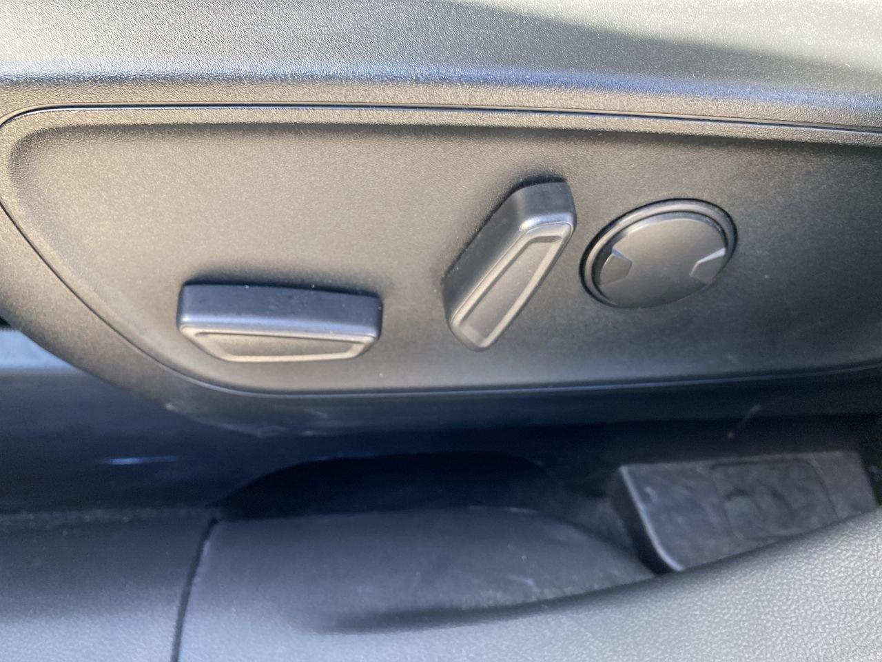 2020 Ford Escape SEL Photo