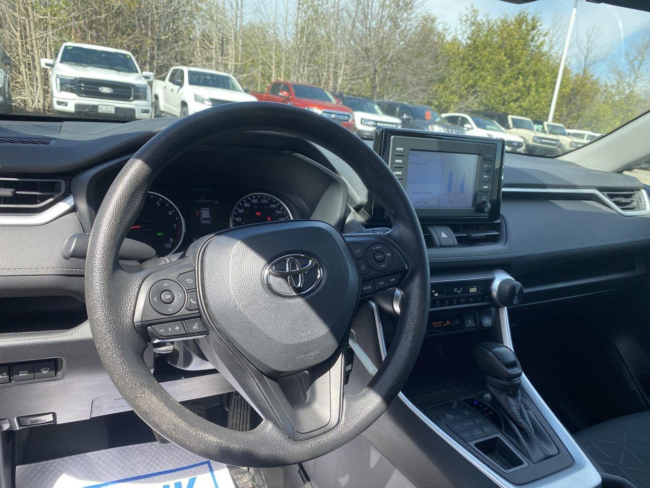 2022 Toyota RAV4 LE Photo
