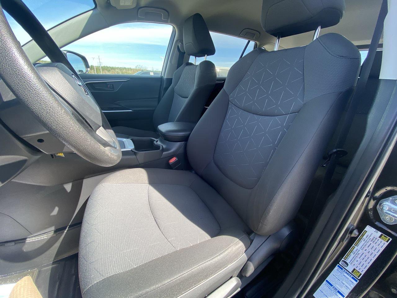 2022 Toyota RAV4 LE Photo