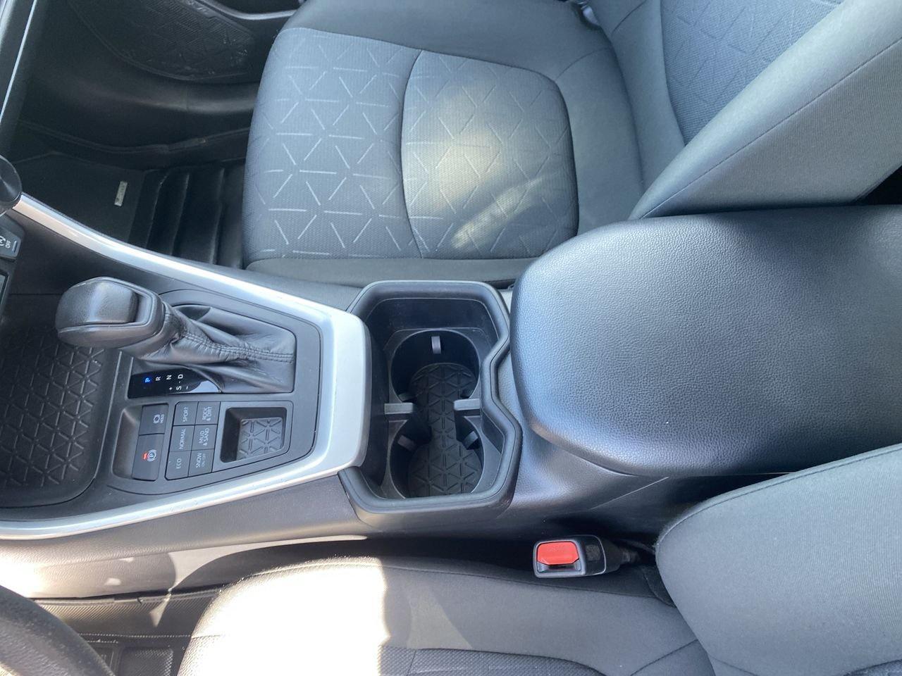 2022 Toyota RAV4 LE Photo