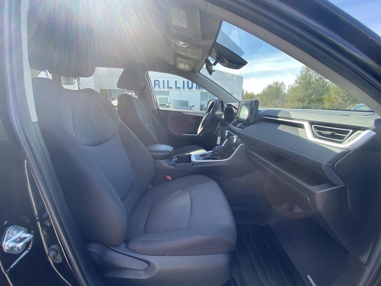 2022 Toyota RAV4 LE Photo