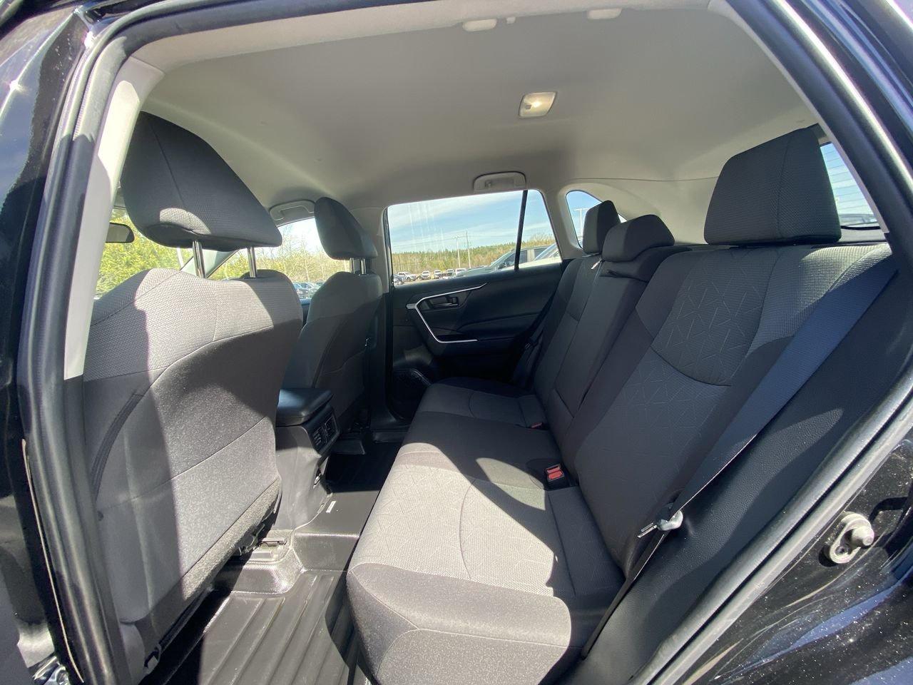 2022 Toyota RAV4 LE Photo