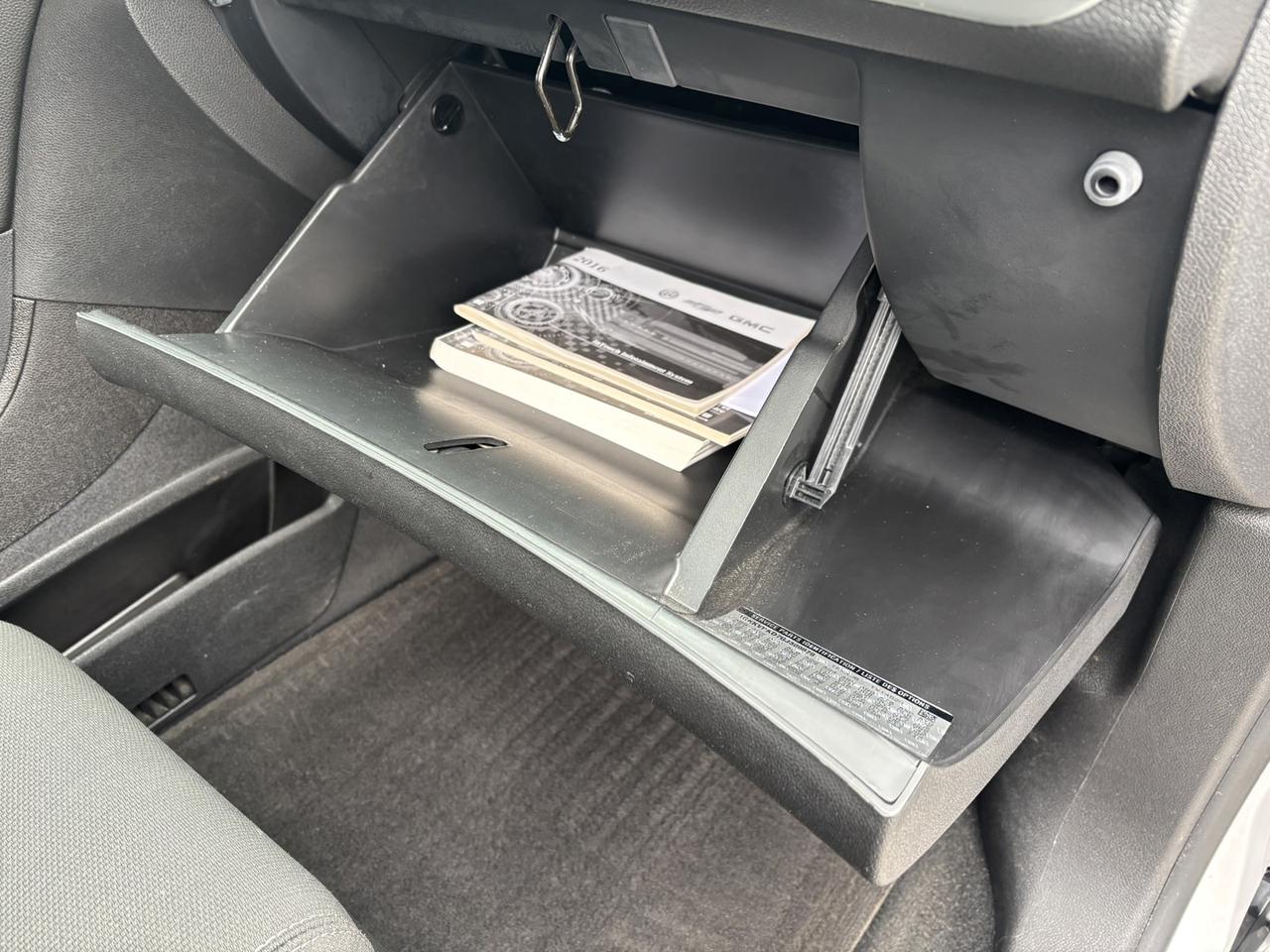 2016 GMC Acadia SLE Photo