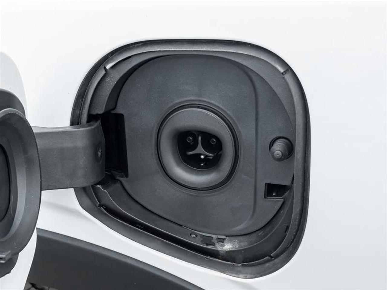 2027 Chevrolet Bolt LT Photo