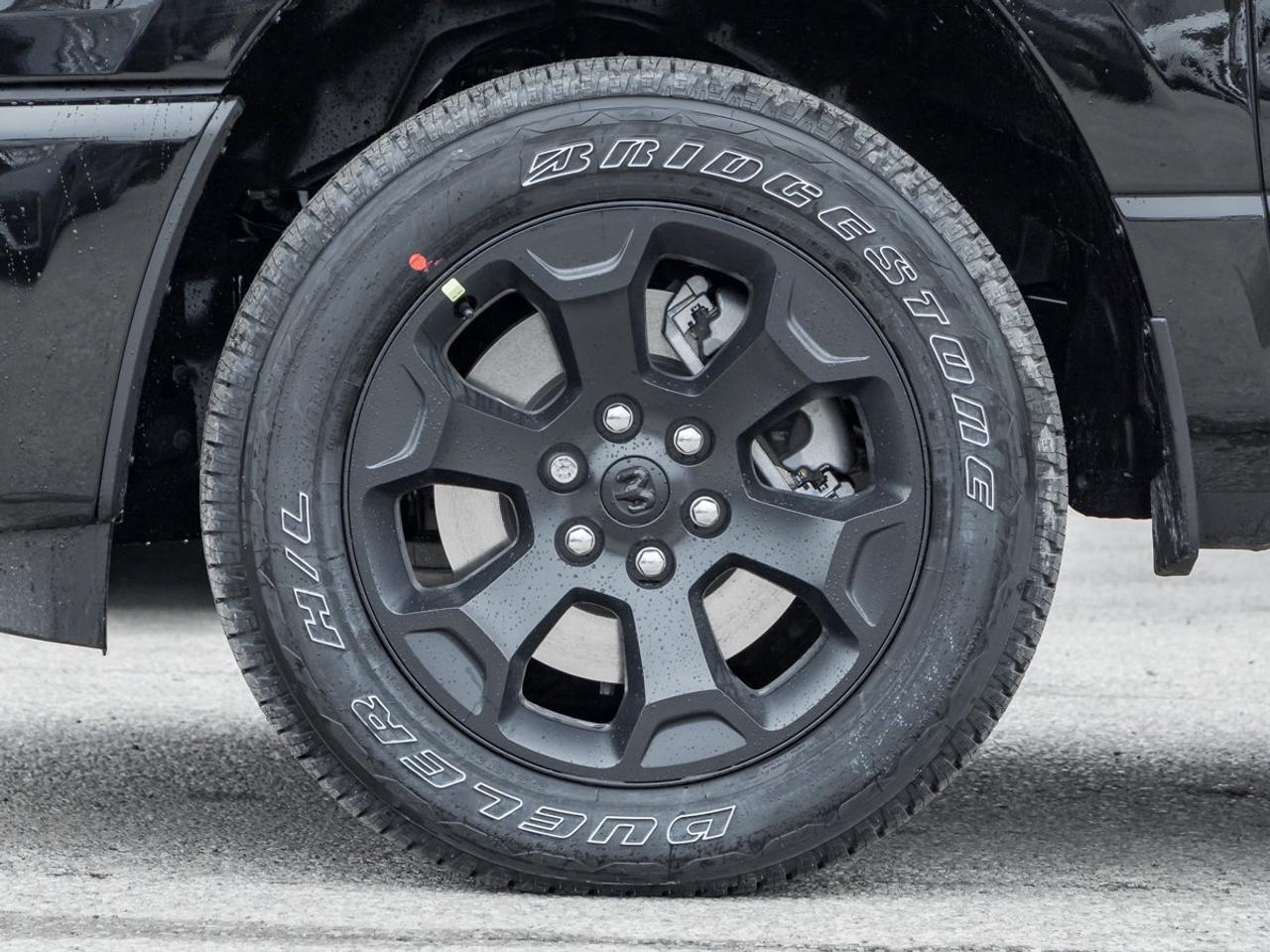 2026 RAM 1500 Express Photo4