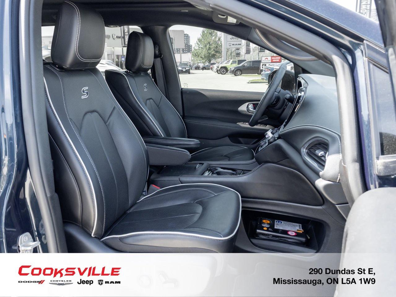 2024 Chrysler Pacifica Limited AWD Photo