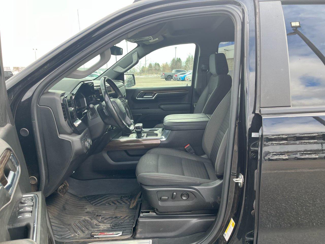 2024 Chevrolet Silverado 1500 4WD Crew Cab 147 RST Photo