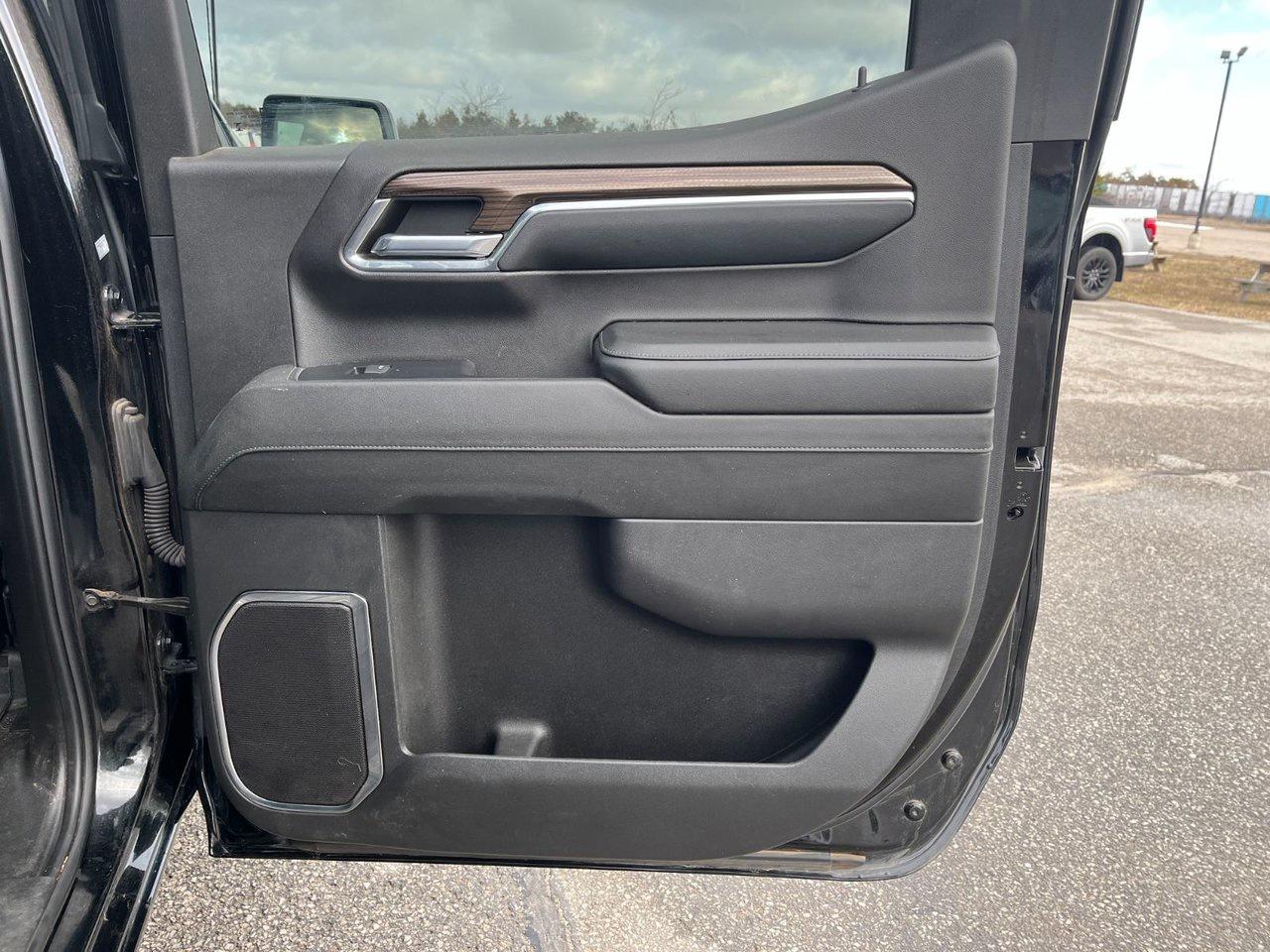 2024 Chevrolet Silverado 1500 4WD Crew Cab 147 RST Photo