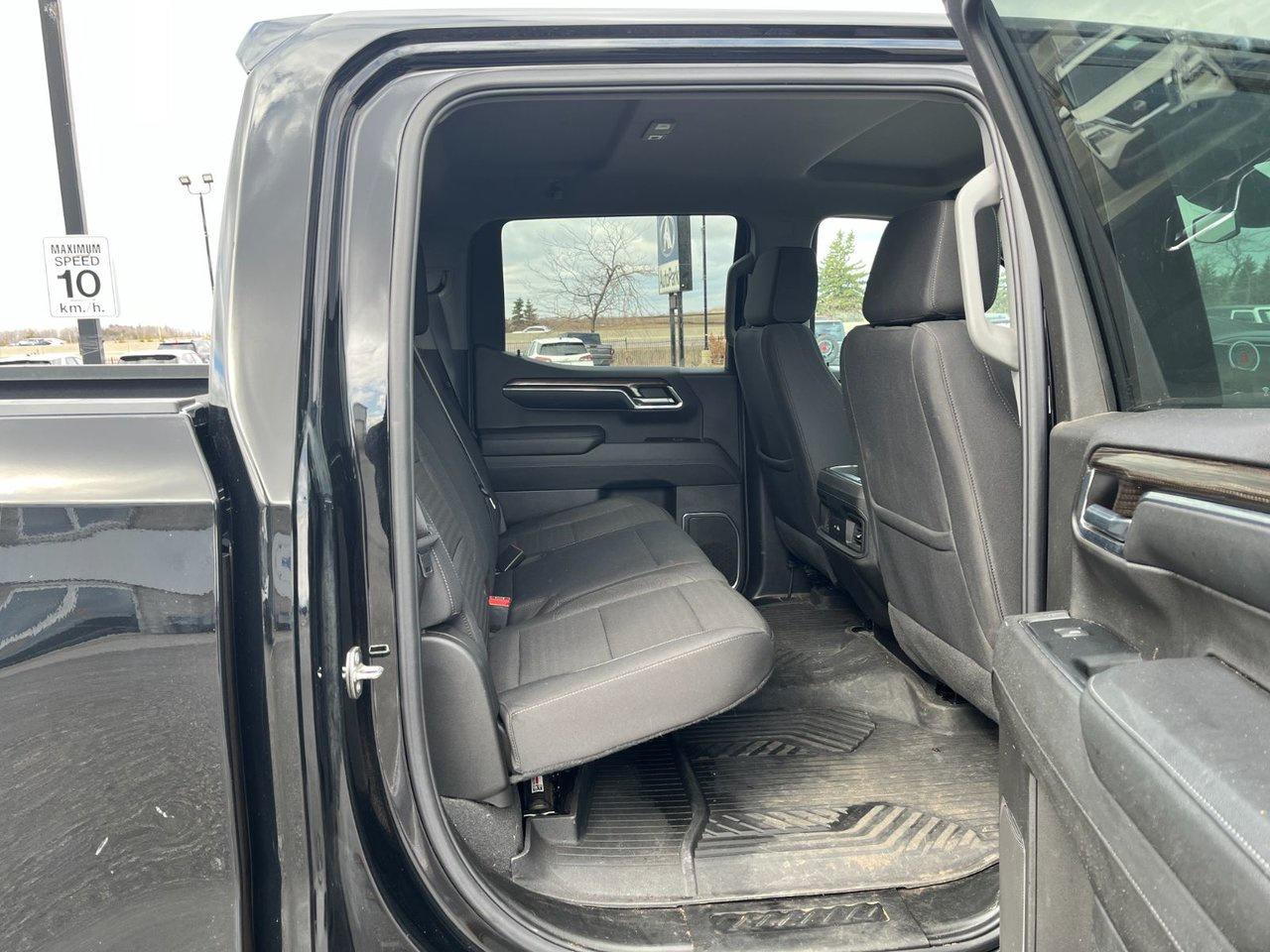 2024 Chevrolet Silverado 1500 4WD Crew Cab 147 RST Photo
