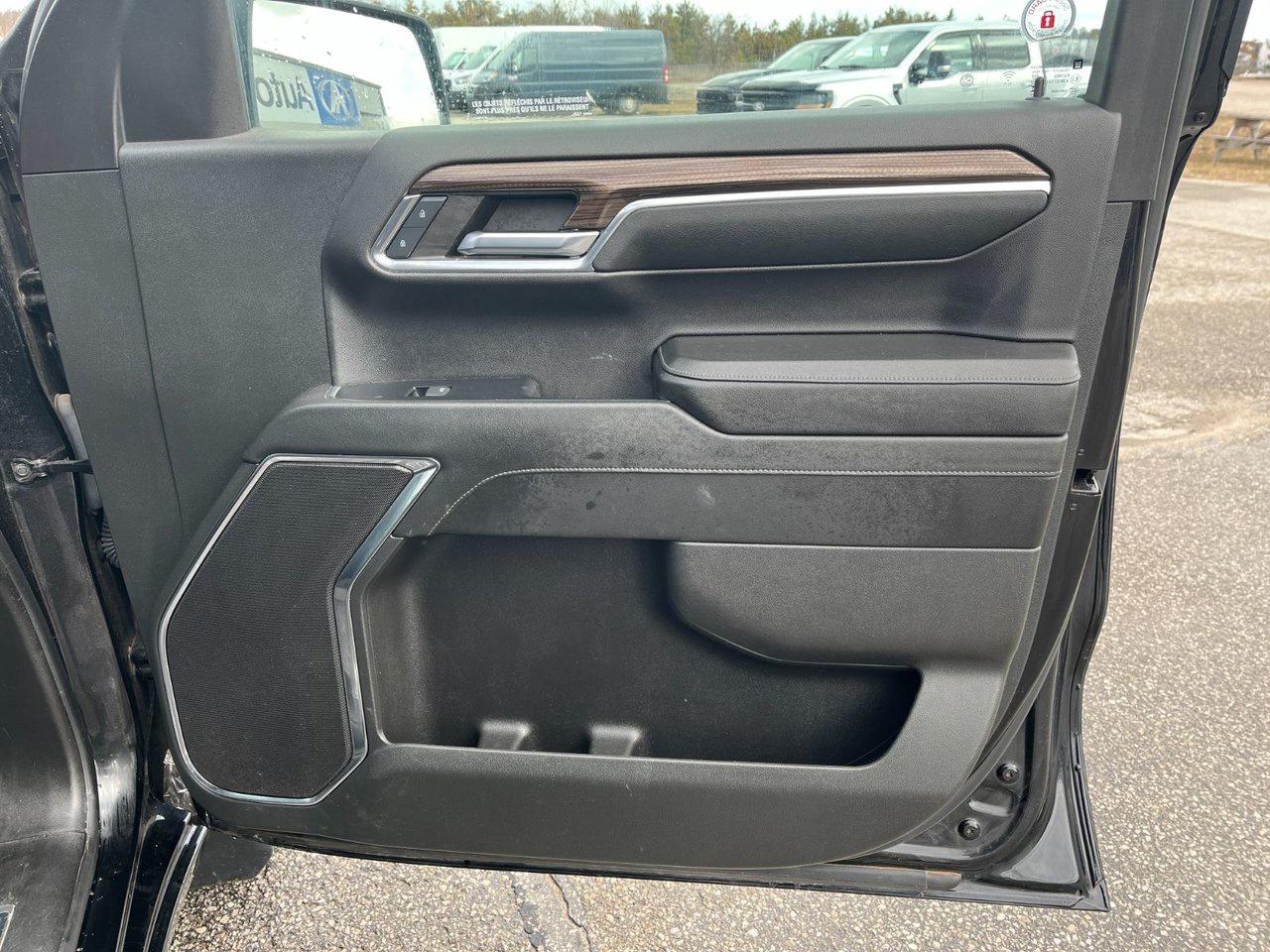 2024 Chevrolet Silverado 1500 4WD Crew Cab 147 RST Photo