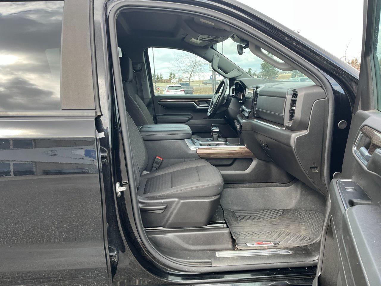 2024 Chevrolet Silverado 1500 4WD Crew Cab 147 RST Photo