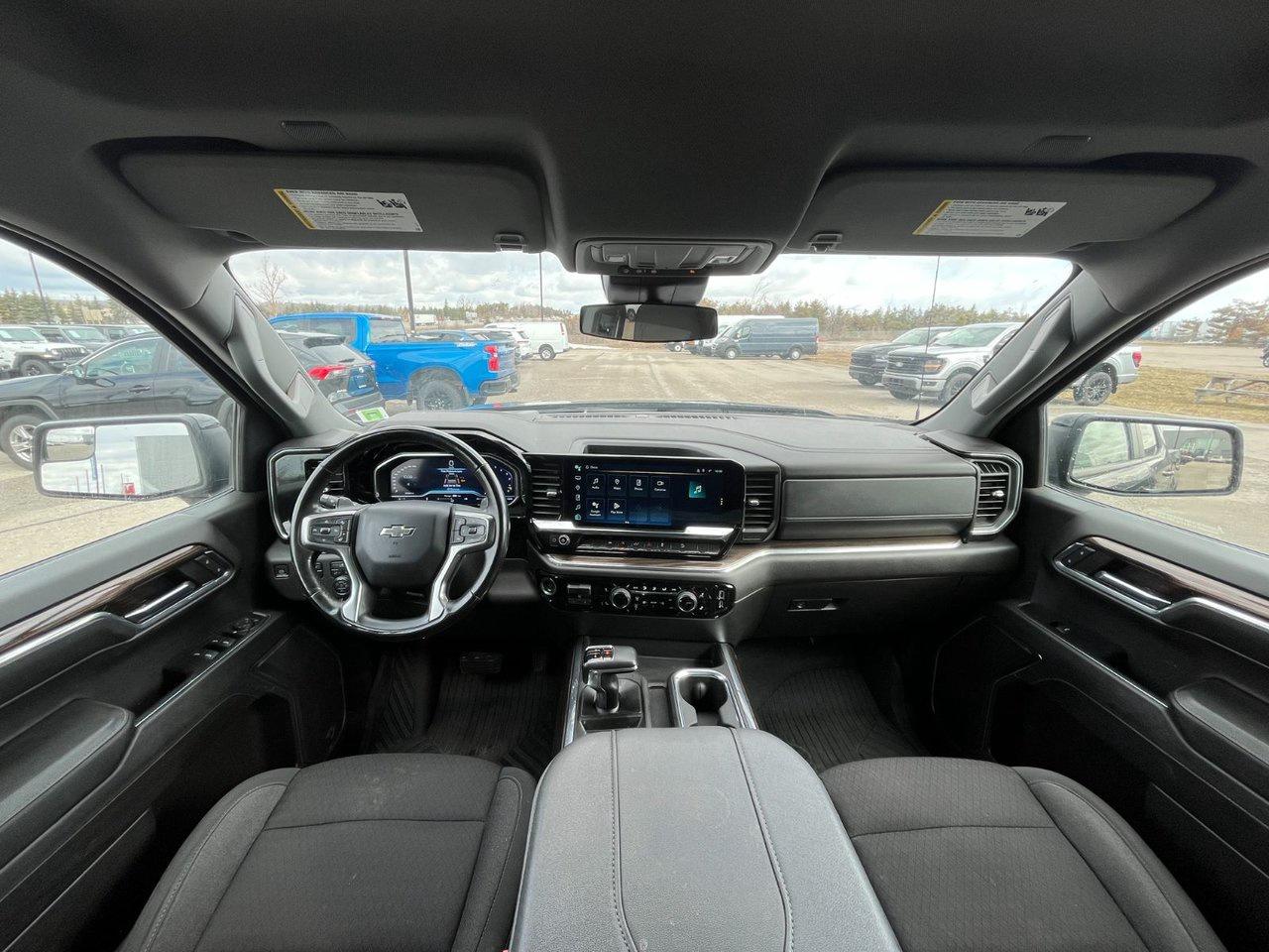 2024 Chevrolet Silverado 1500 4WD Crew Cab 147 RST Photo