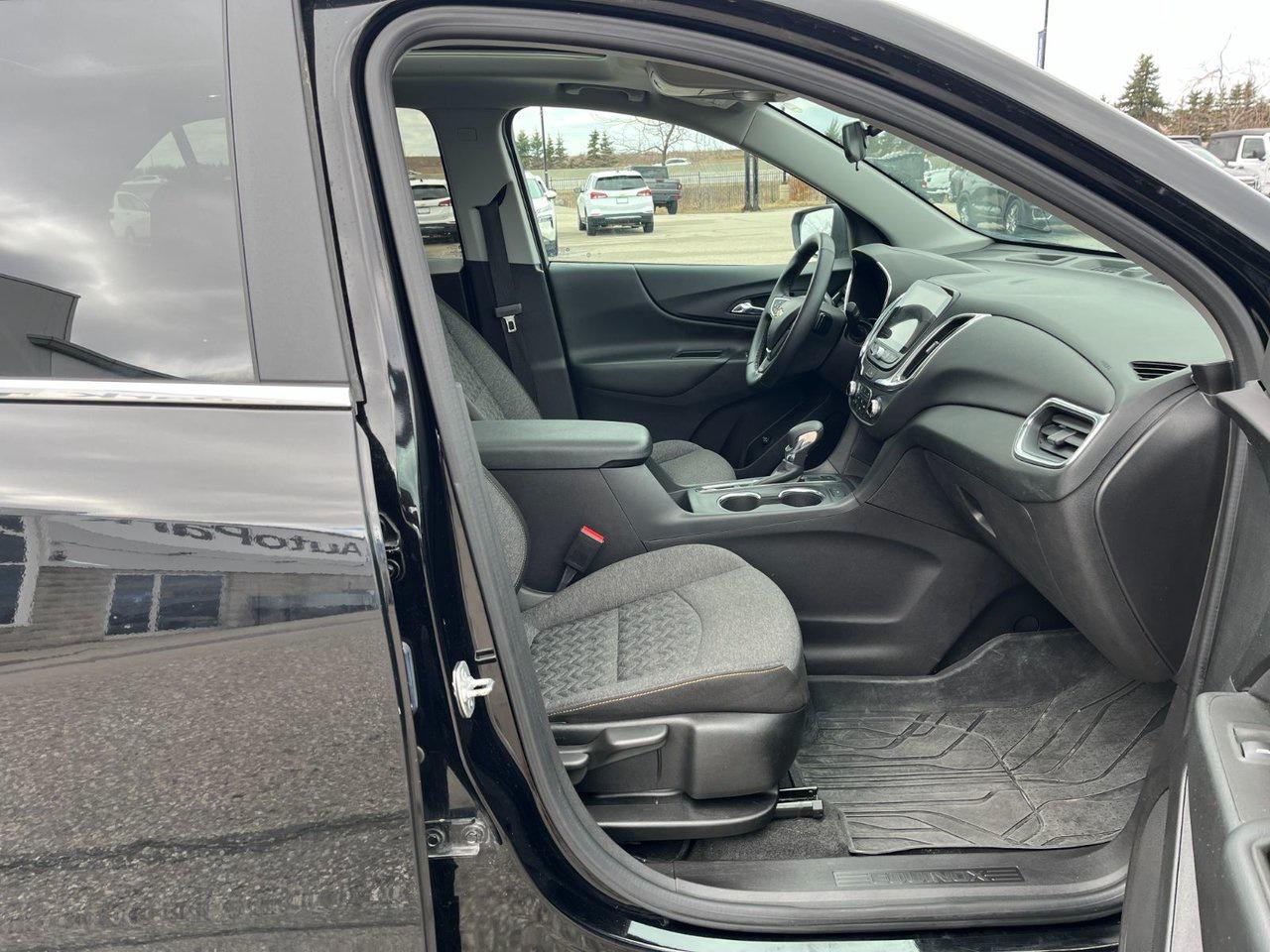 2024 Chevrolet Equinox AWD 4DR LT Photo