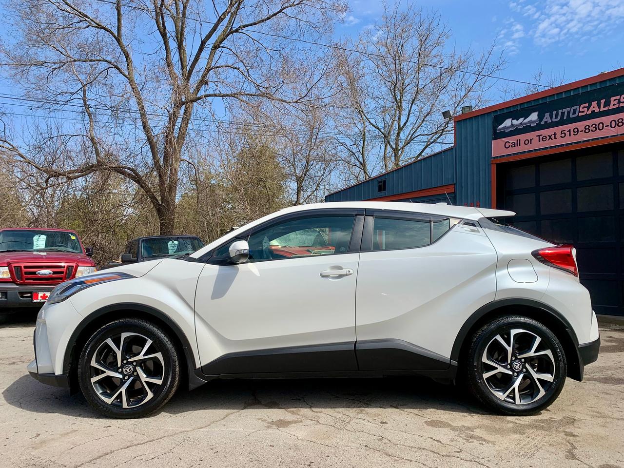 2020 Toyota C-HR XLE Premium Photo
