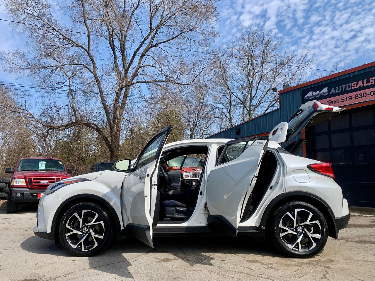 2020 Toyota C-HR XLE Premium Photo