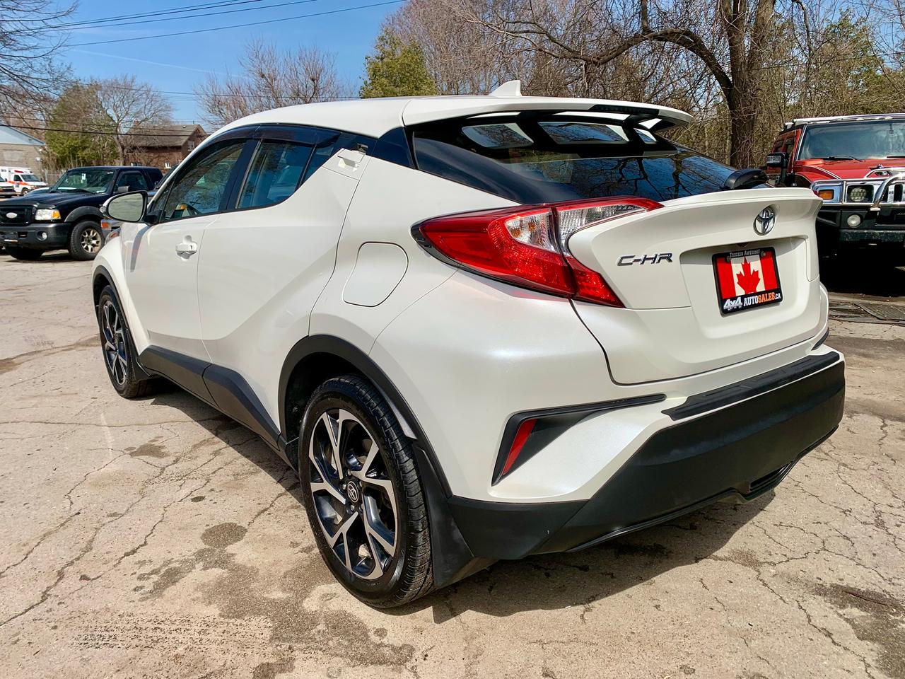 2020 Toyota C-HR XLE Premium Photo