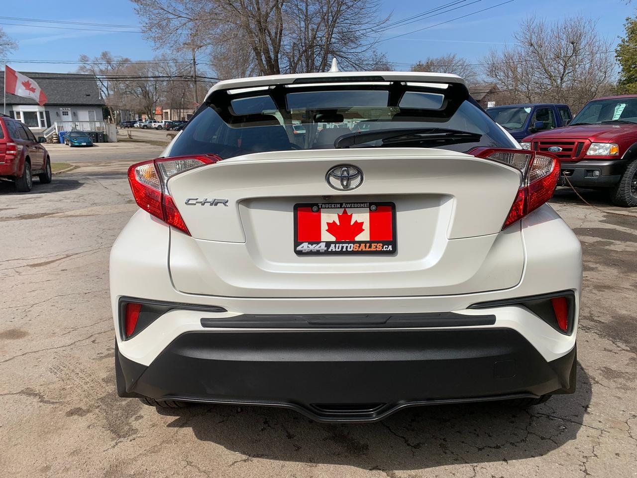 2020 Toyota C-HR XLE Premium Photo