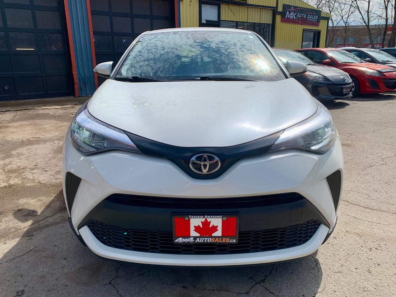 2020 Toyota C-HR XLE Premium Photo