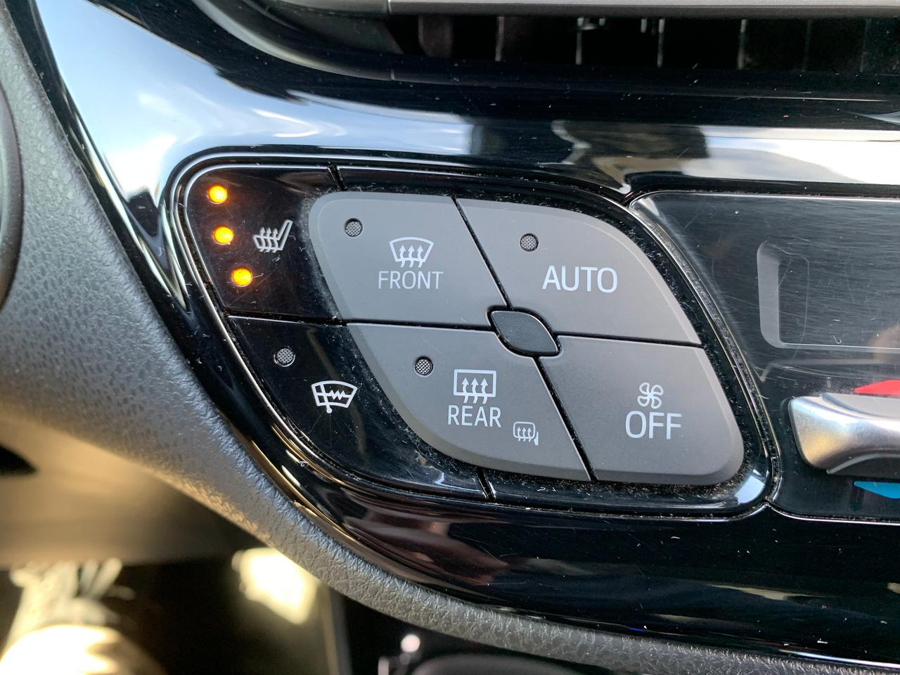 2020 Toyota C-HR XLE Premium Photo