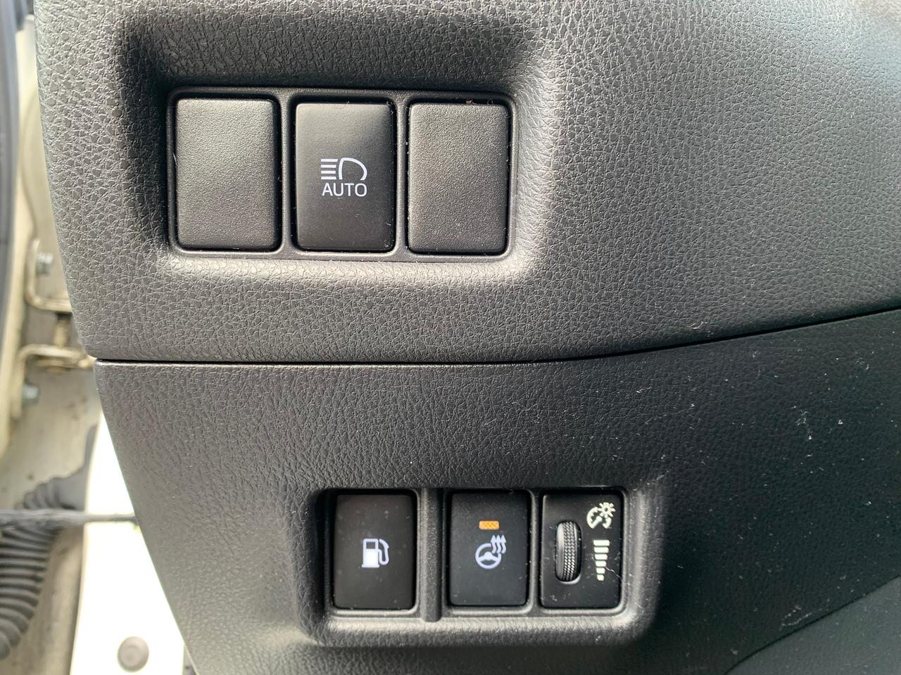 2020 Toyota C-HR XLE Premium Photo