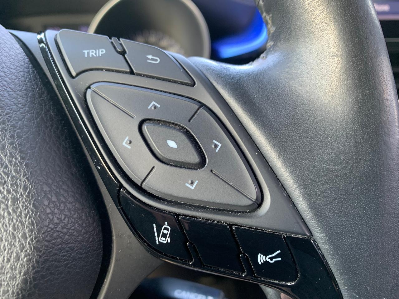 2020 Toyota C-HR XLE Premium Photo