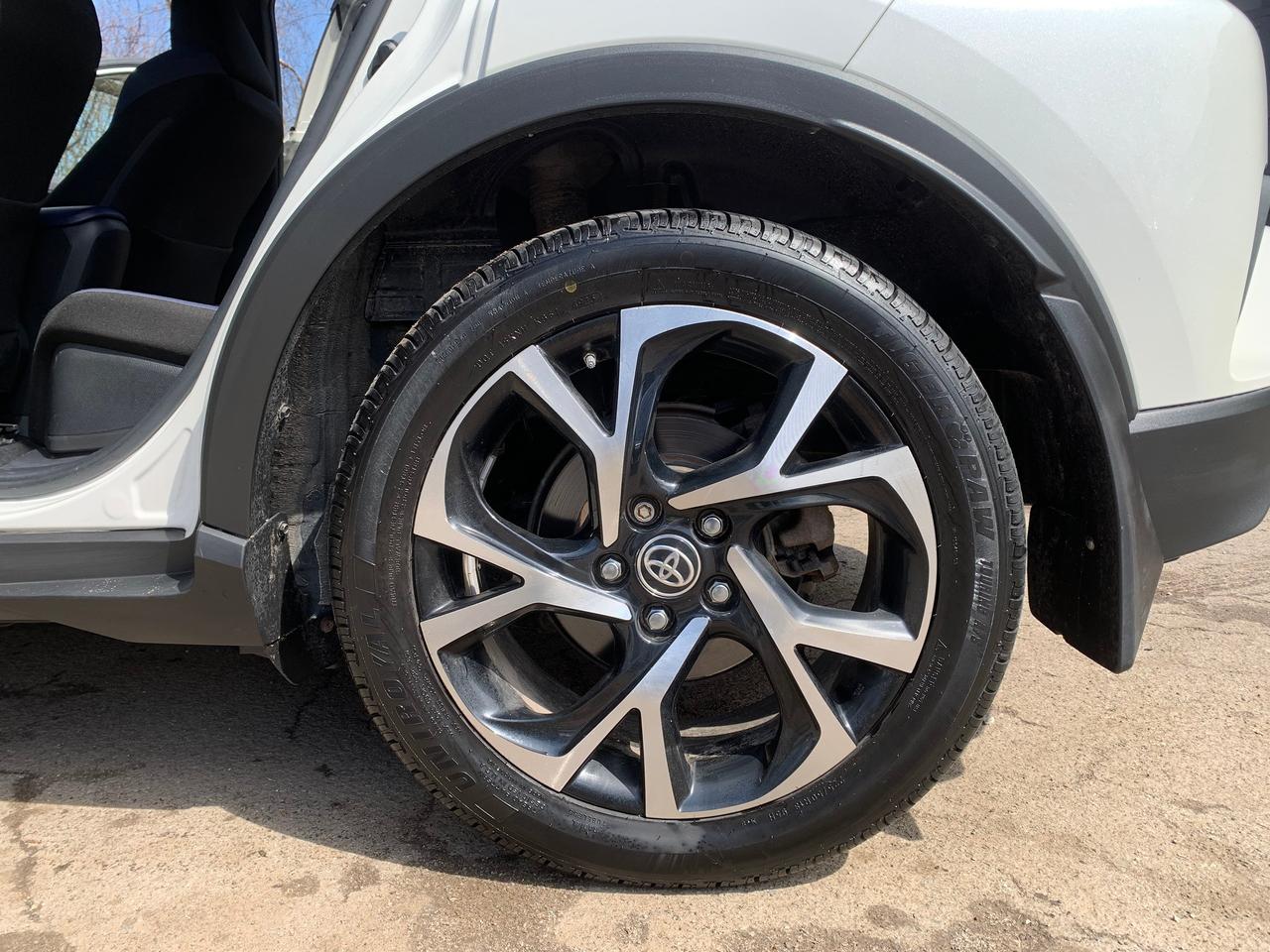 2020 Toyota C-HR XLE Premium Photo