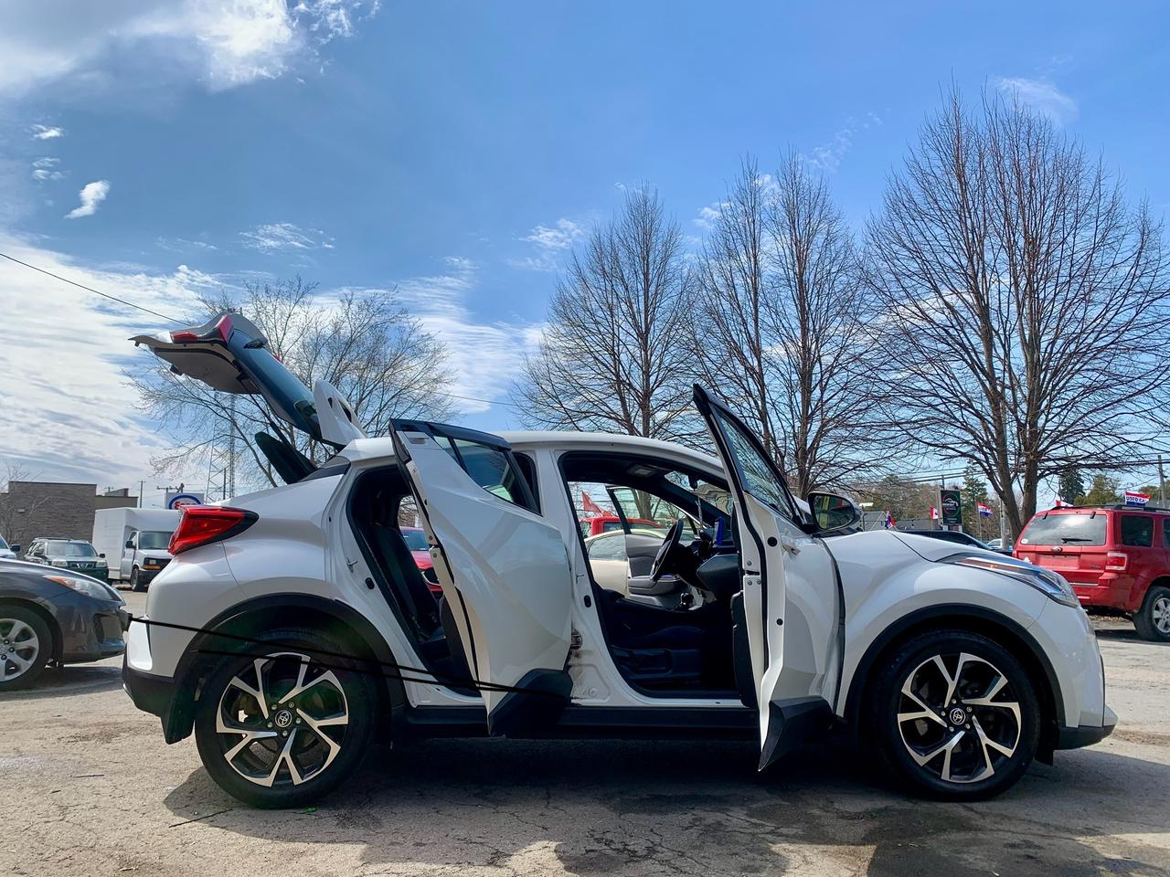 2020 Toyota C-HR XLE Premium Photo