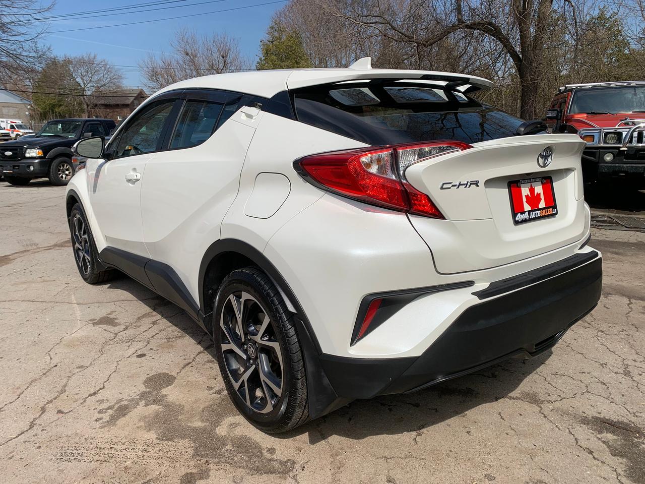 2020 Toyota C-HR XLE Premium Photo